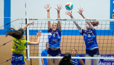 Clinica Fuentes se lleva el derby sevillano de la pista de Mairena Vóley Club