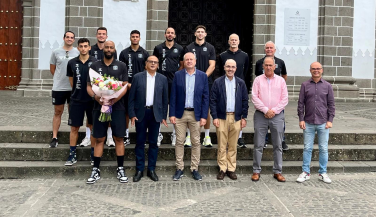 El Bus Leader San Roque realiza la tradicional ofrenda floral a la Virgen del Pino