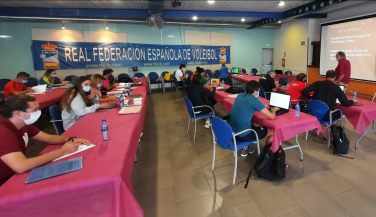 El Curso Nacional de Entrenadores continúa su desarrollo en Ribadesella