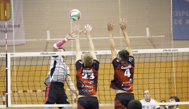 CV Almoradí firma una épica victoria en el tie-break ante el líder Grupo Egido Pinto