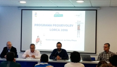 Reunión sobre el Programa Pequevoley en el Centro Internacional de Voley Playa de Lorca