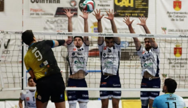 Voley Textil Santanderina se impone al Gupane Guía y asume el liderato